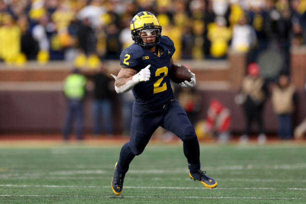 ANN ARBOR, MICHIGAN - NOVEMBER 25: Blake Corum #2 of the Michigan Wolverines runs the ball against the Ohio State Buckeyes during the second half in the game at Michigan Stadium on November 25, 2023 in Ann Arbor, Michigan. (Photo by Ezra Shaw/Getty Images)