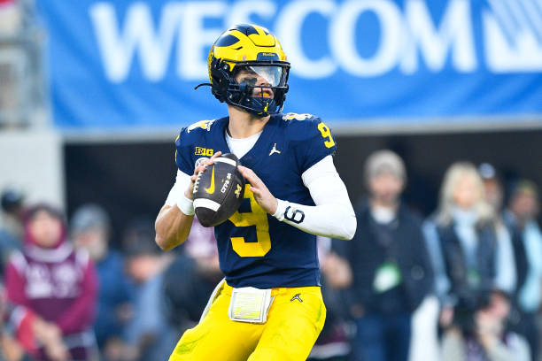 PASADENA, CA - JANUARY 01: QB J.J. McCarthy (9) of the Michigan Wolverines looks to pass during the Alabama Crimson Tide game versus the Michigan Wolverines CFP Semifinal at the Rose Bowl Game on January, 1, 2024, at the Rose Bowl Stadium in Pasadena, CA. 